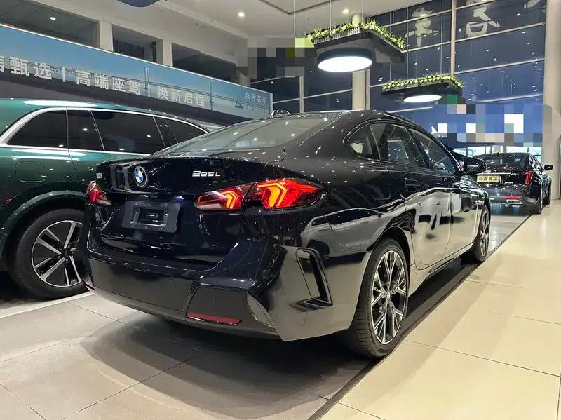 2025 BMW 2 Series 225L M Sport Package — миниатюра 6