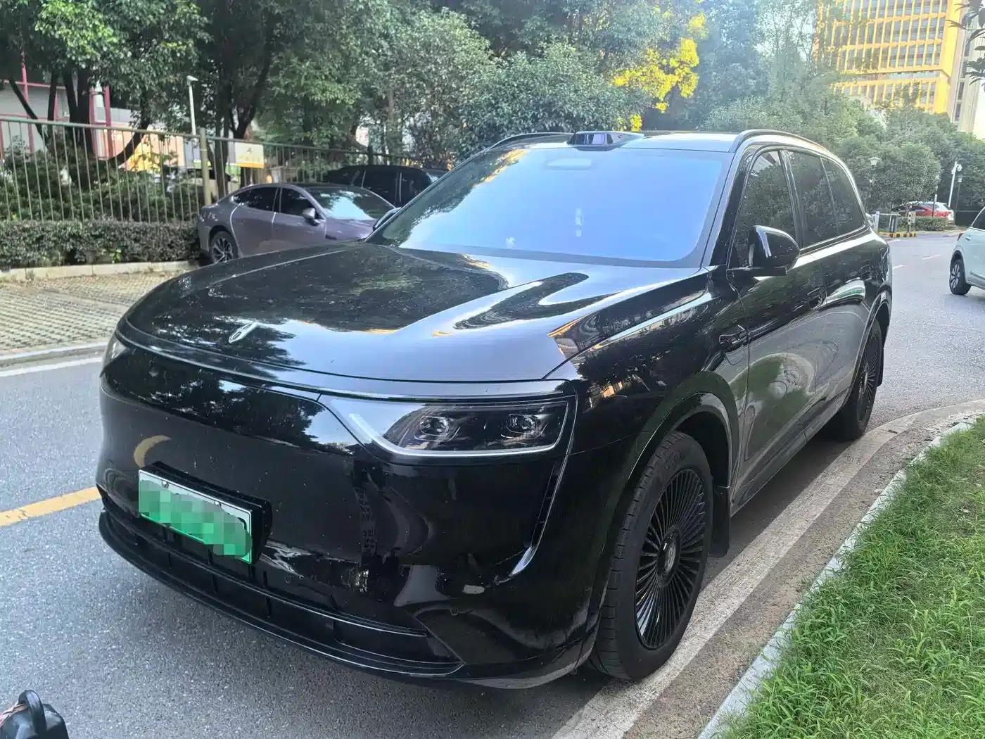 Wenjie M8 2025 Extended Range Ultra Edition 53.4kWh 5-Seat Version (192-line LiDAR) — миниатюра 1