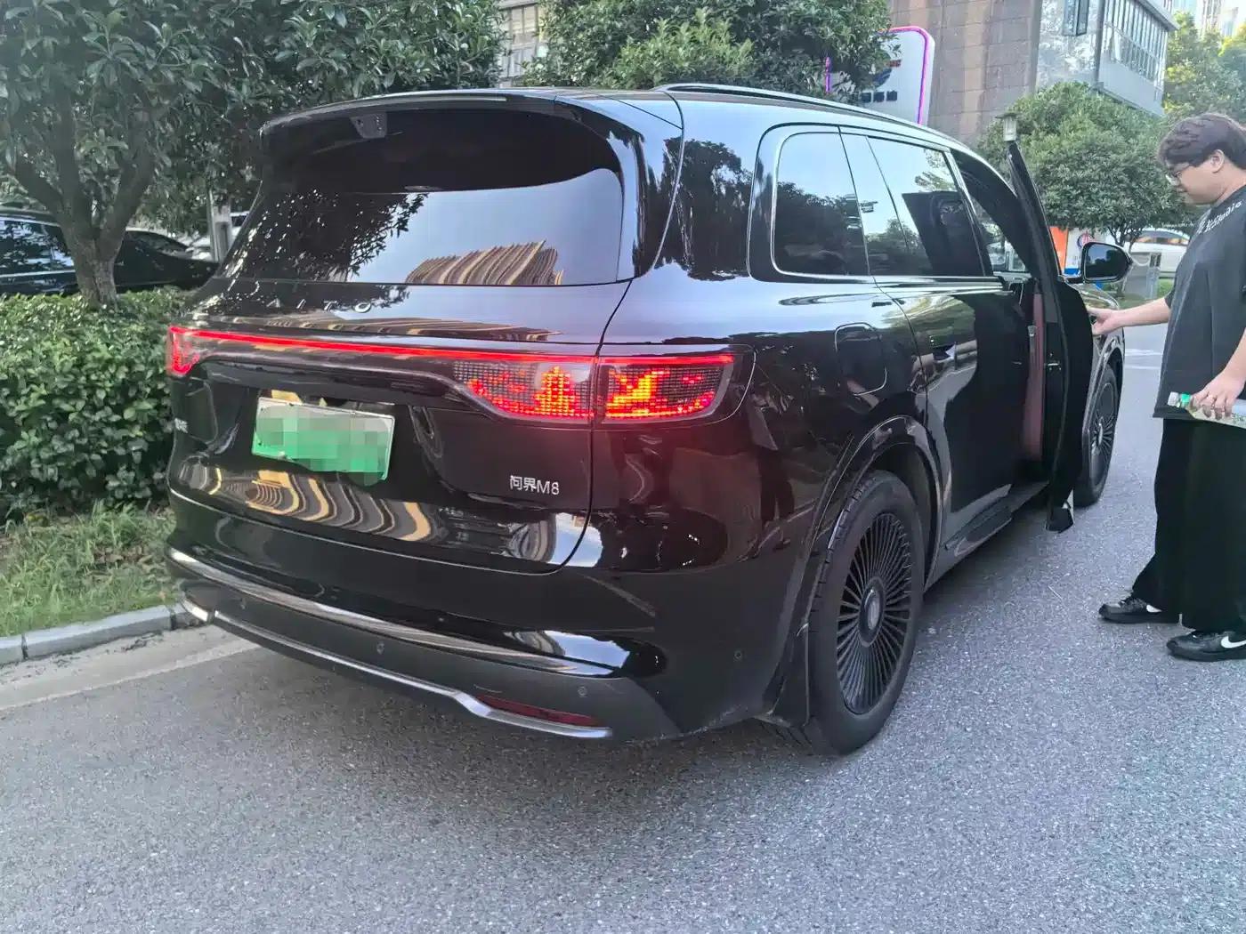Wenjie M8 2025 Extended Range Ultra Edition 53.4kWh 5-Seat Version (192-line LiDAR) — миниатюра 4