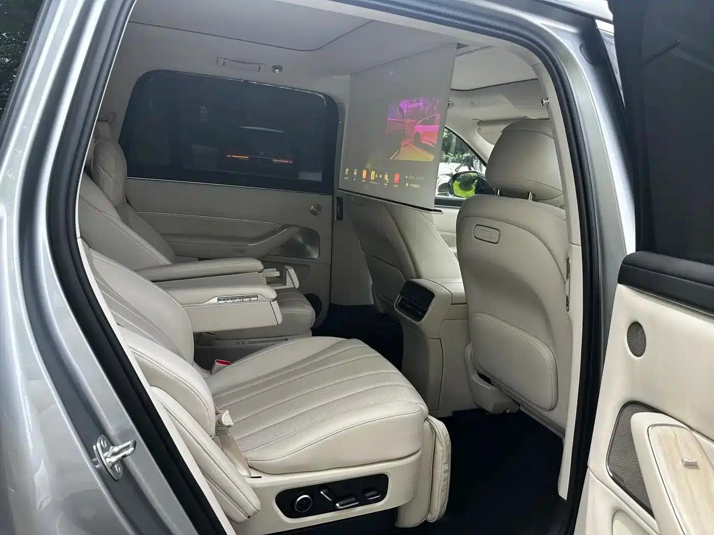 Wenjie M8 2025 Ultra Extended Range Edition (53.4kWh, 6-seater, 192-line LiDAR) — миниатюра 12