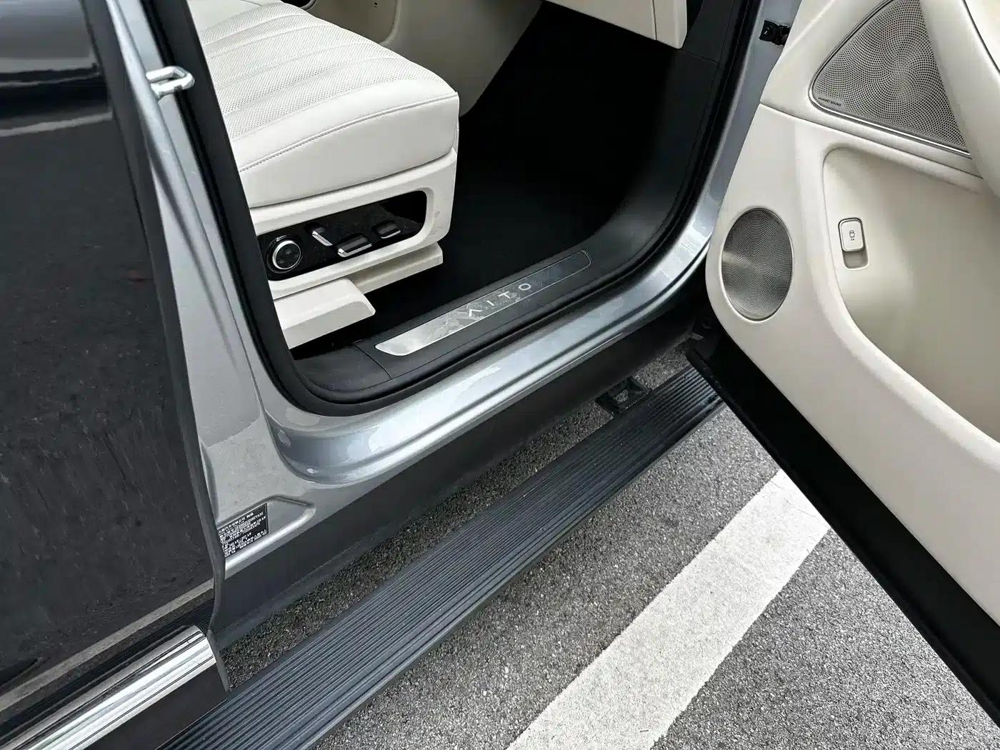 Wenjie M8 2025 Ultra Extended Range Edition (53.4kWh, 6-seater, 192-line LiDAR) — миниатюра 16