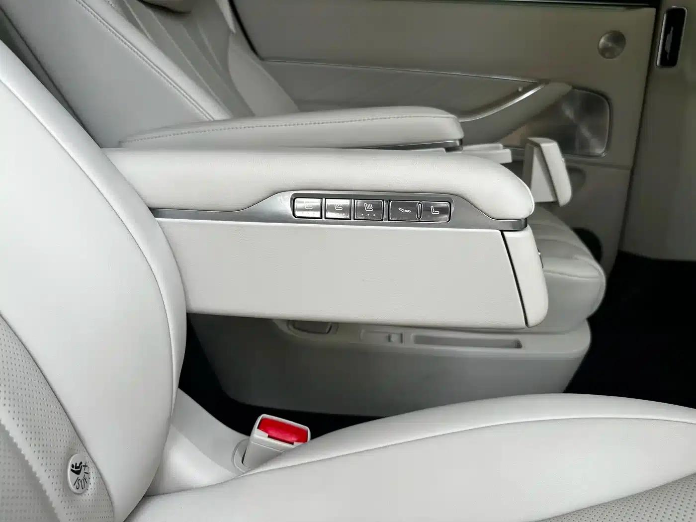 Wenjie M8 2025 Ultra Extended Range Edition (53.4kWh, 6-seater, 192-line LiDAR) — миниатюра 10