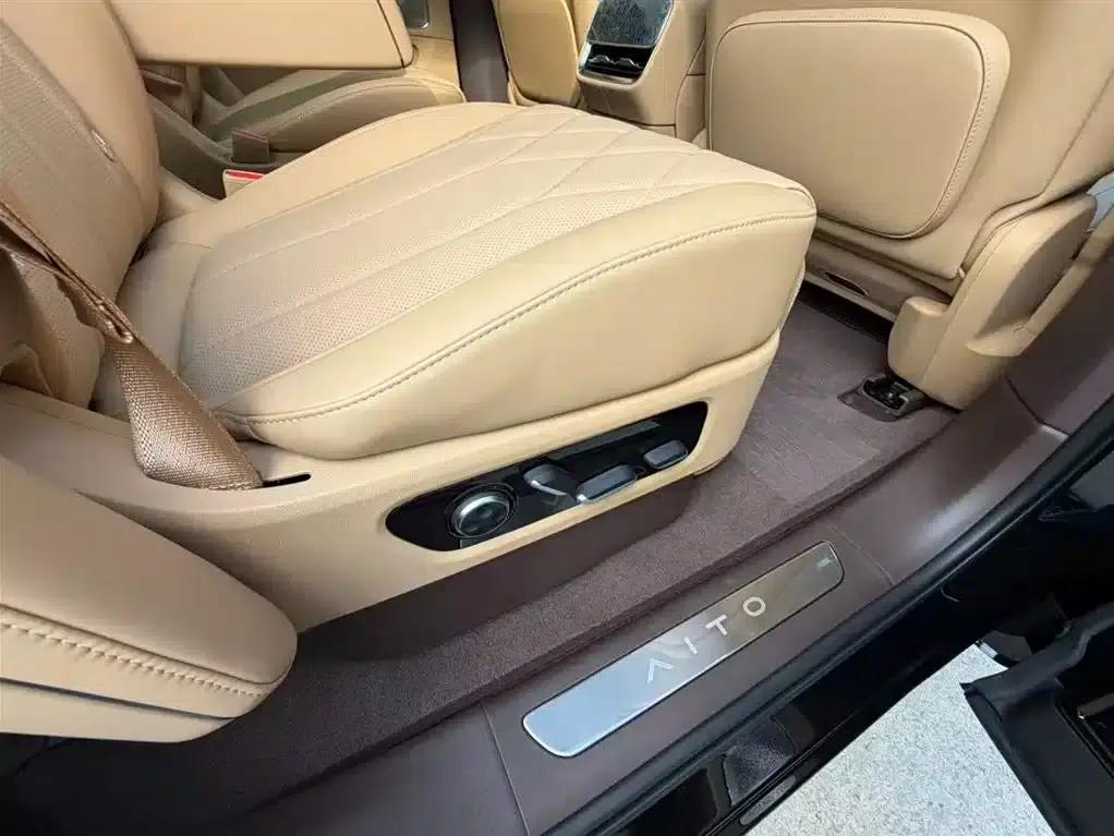 Wenjie M8 2025 Ultra Extended Range Edition (53.4kWh, 6-seater, 192-line LiDAR) — миниатюра 21