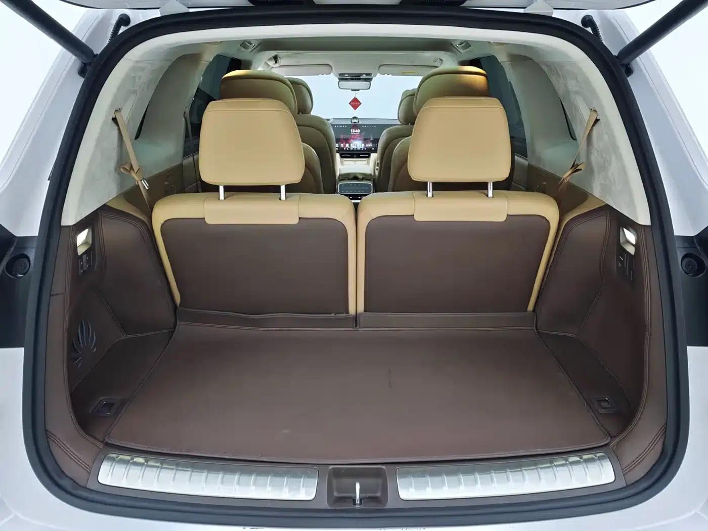 Wenjie M8 2025 Range Extended Ultra Edition 53.4kWh 6-Seat Version (192-line LiDAR) — миниатюра 13