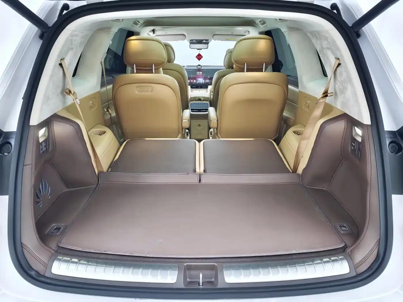 Wenjie M8 2025 Range Extended Ultra Edition 53.4kWh 6-Seat Version (192-line LiDAR) — миниатюра 14