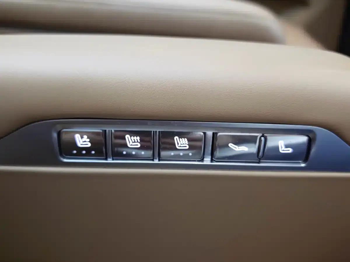 Wenjie M8 2025 Range Extended Ultra Edition 53.4kWh 6-Seat Version (192-line LiDAR) — миниатюра 24