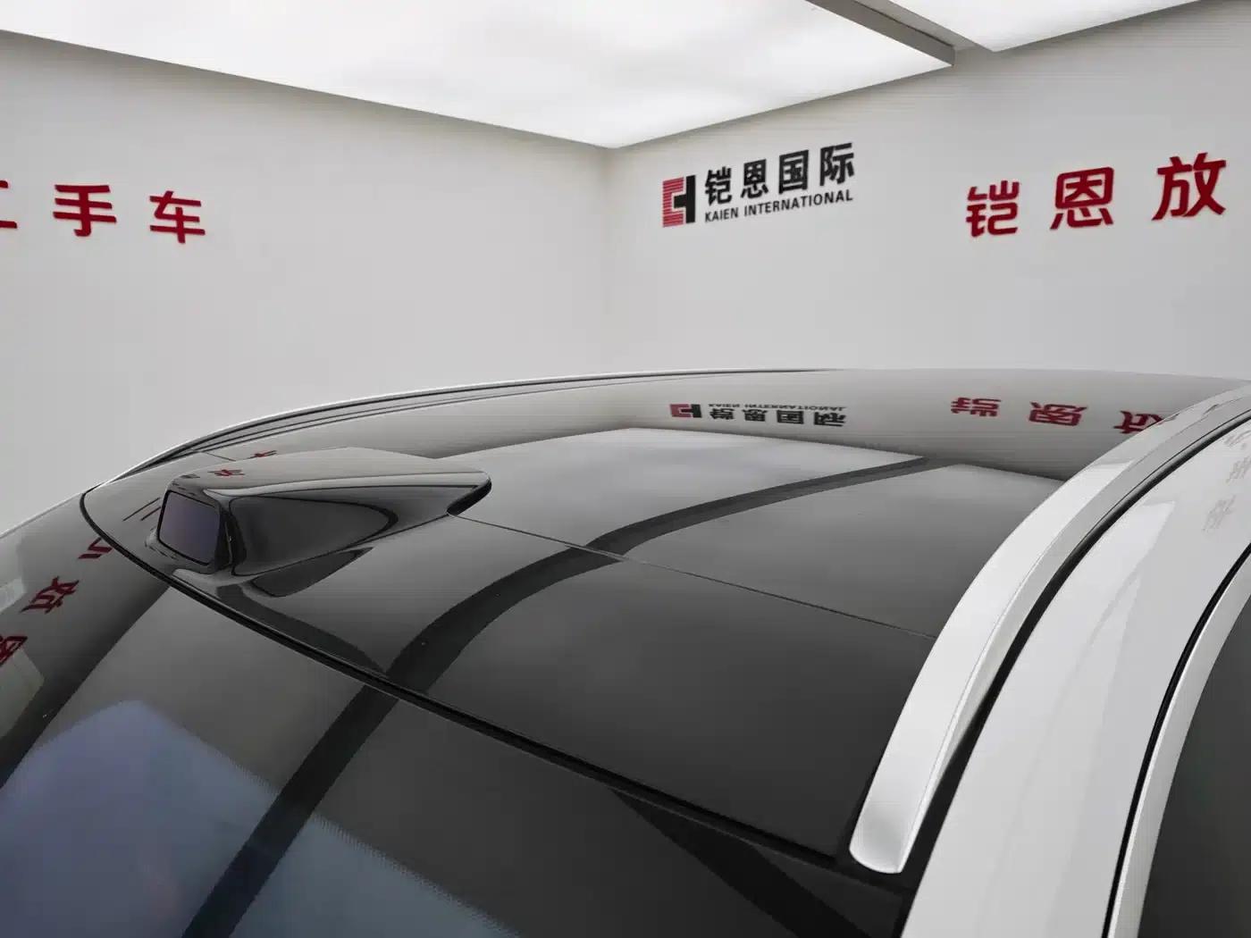 Wenjie M8 2025 Range Extended Ultra Edition 53.4kWh 6-Seat Version (192-line LiDAR) — миниатюра 28