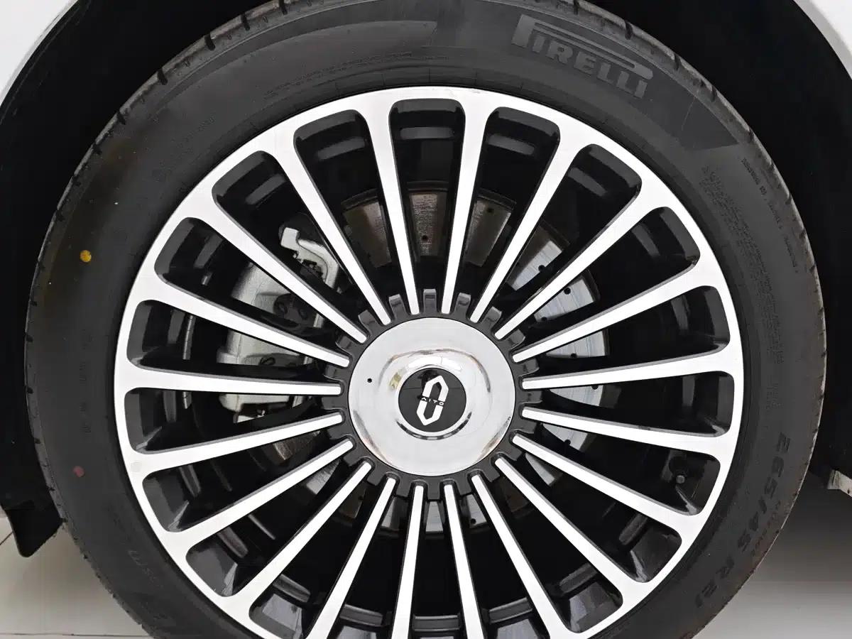 Wenjie M8 2025 Range Extended Ultra Edition 53.4kWh 6-Seat Version (192-line LiDAR) — миниатюра 29