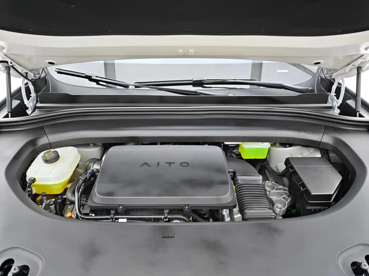 Wenjie M8 2025 Range Extended Ultra Edition 53.4kWh 6-Seat Version (192-line LiDAR) — миниатюра 30