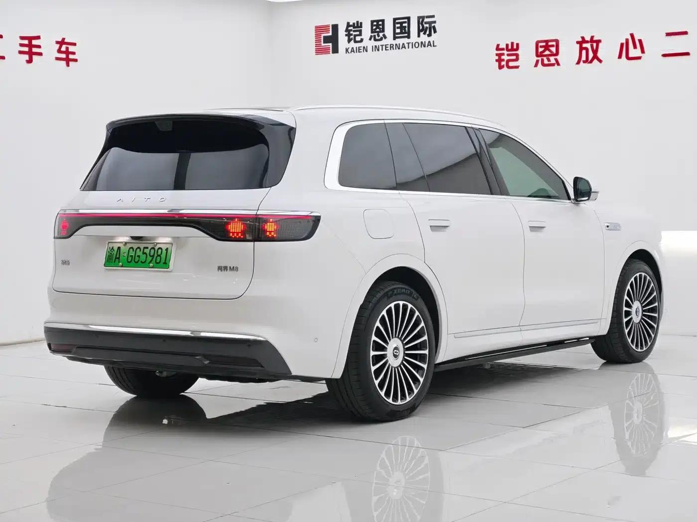 Wenjie M8 2025 Range Extended Ultra Edition 53.4kWh 6-Seat Version (192-line LiDAR) — миниатюра 4