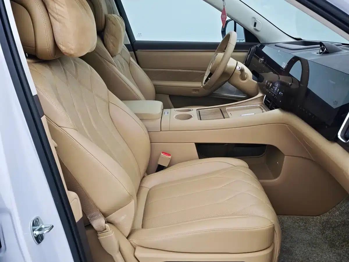 Wenjie M8 2025 Range Extended Ultra Edition 53.4kWh 6-Seat Version (192-line LiDAR) — миниатюра 9