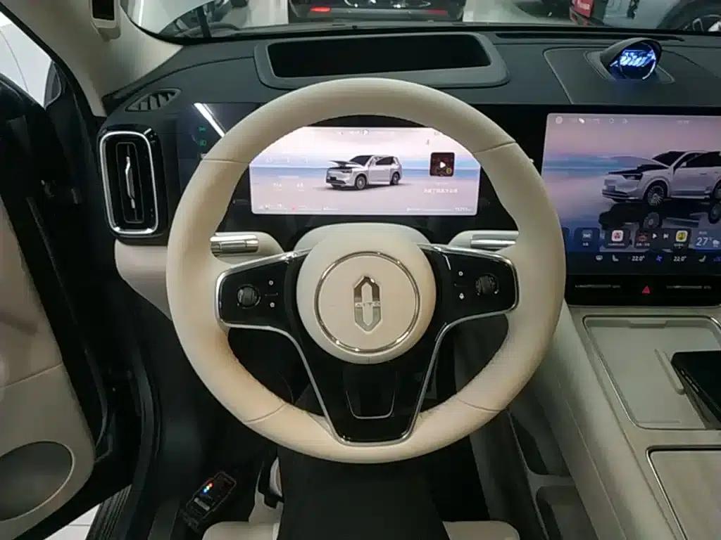 Wenjie M8 2025 Range Extended Ultra Edition 53.4kWh 6-Seat Version (192-line LiDAR) — миниатюра 11