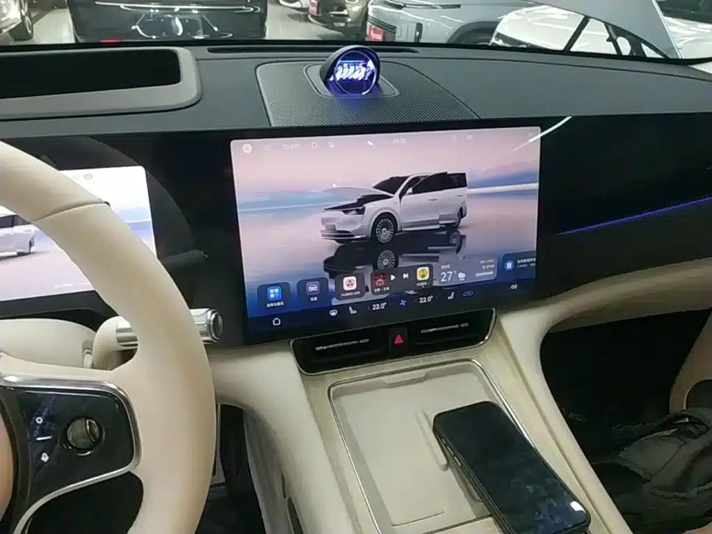 Wenjie M8 2025 Range Extended Ultra Edition 53.4kWh 6-Seat Version (192-line LiDAR) — миниатюра 13