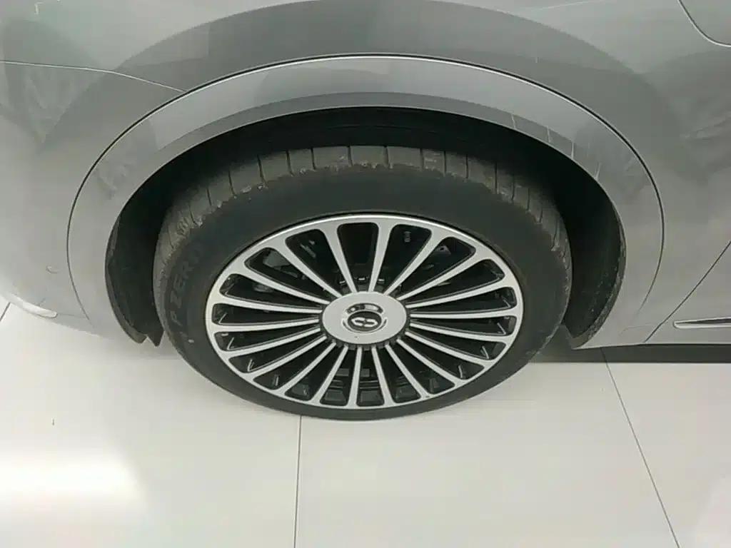 Wenjie M8 2025 Range Extended Ultra Edition 53.4kWh 6-Seat Version (192-line LiDAR) — миниатюра 23