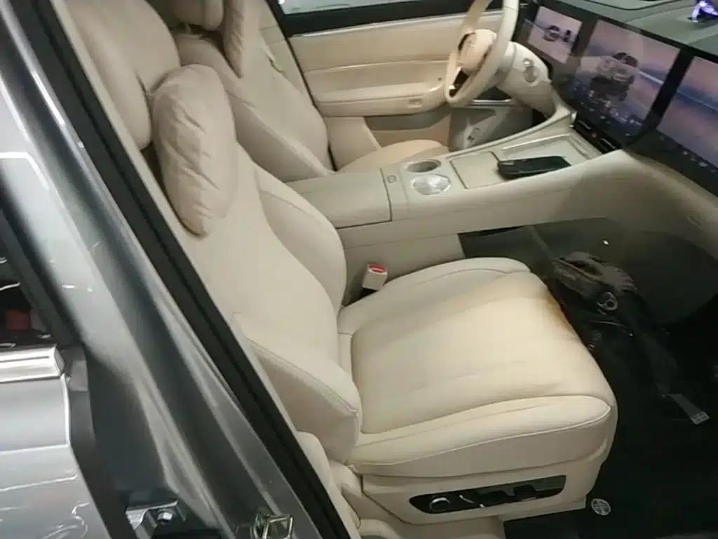 Wenjie M8 2025 Range Extended Ultra Edition 53.4kWh 6-Seat Version (192-line LiDAR) — миниатюра 25