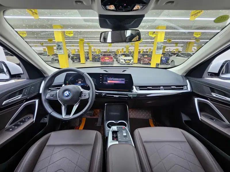 BMW iX1 2025 eDrive25L X Design Package — миниатюра 9