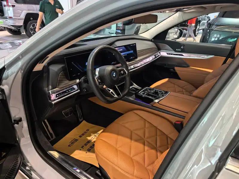 BMW i7 2023 eDrive50L Leading M Sport Package — миниатюра 7