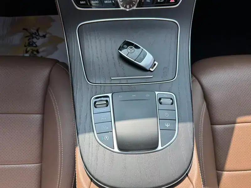 2019 Mercedes-Benz E-Class E 300 L Luxury — миниатюра 22