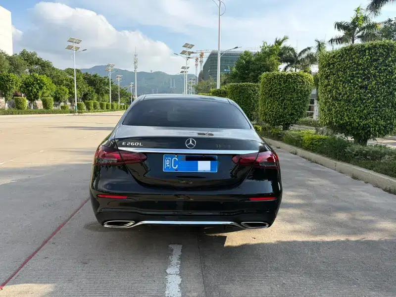 2022 Mercedes-Benz E-Class E 260 L Sport Sedan — миниатюра 5