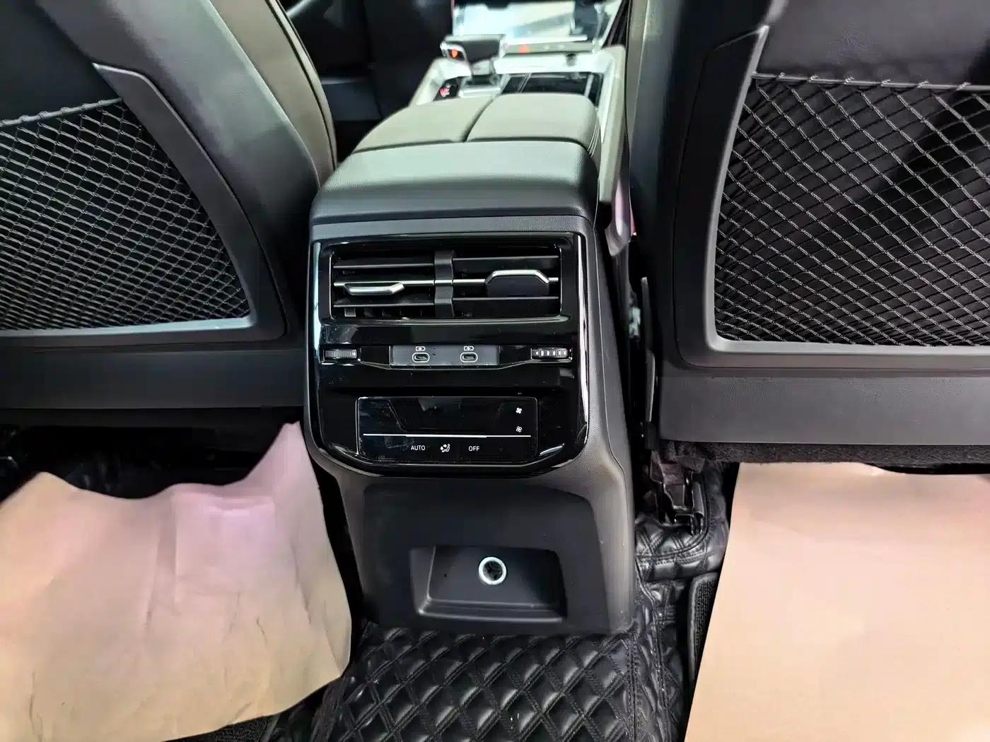Audi Q6 2024 45 TFSI quattro Qiyun Edition Yulin Package 7-seater — миниатюра 10