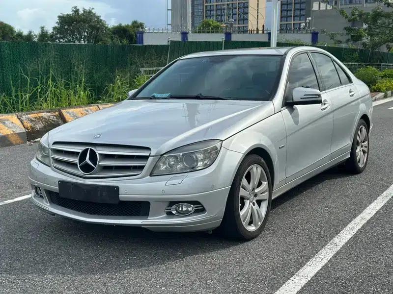 Mercedes-Benz C-Class 2010 C 200K Standard Edition — миниатюра 1