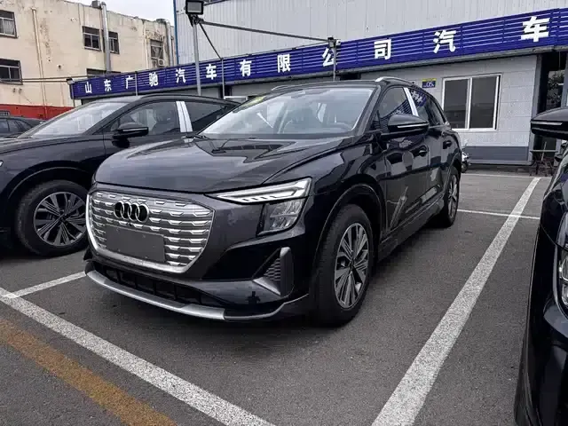 Audi Q5 e-tron 2023 Model 40 e-tron Shining Edition - Premium Outfit