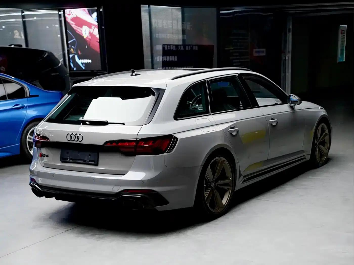 2022 Audi RS4 Avant Dark Gold Edition — миниатюра 4