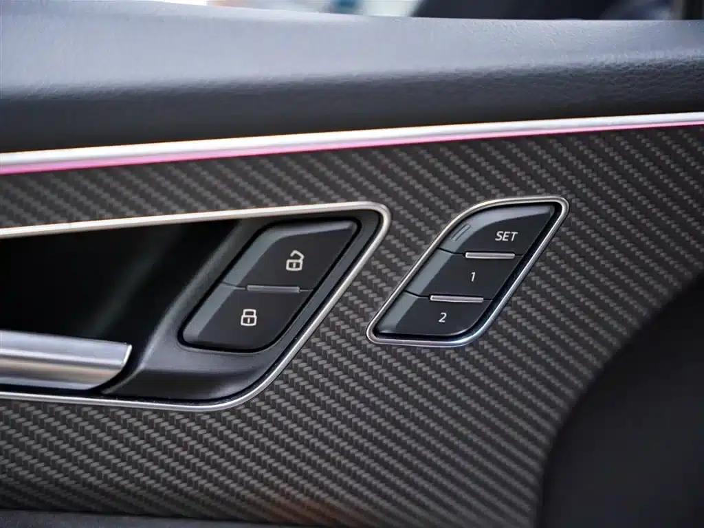 2022 Audi RS Q8 4.0T — миниатюра 32