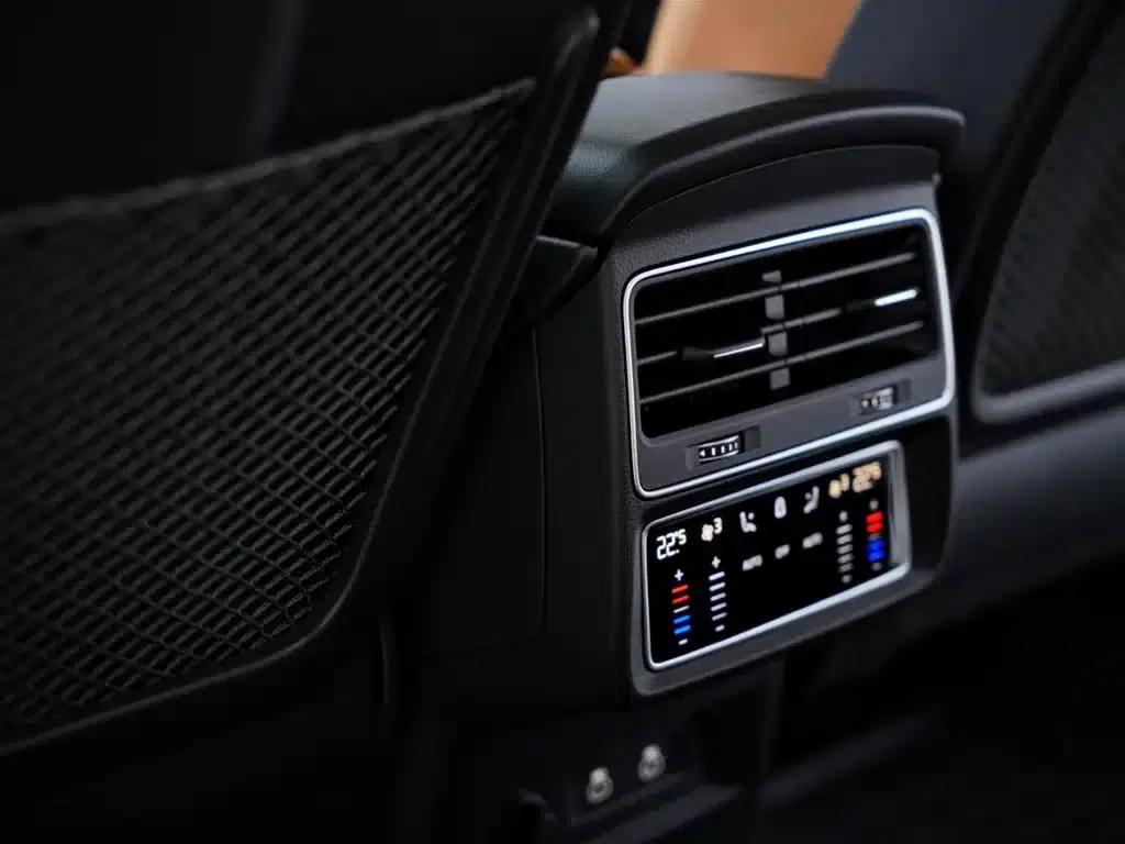 2022 Audi RS Q8 4.0T — миниатюра 39