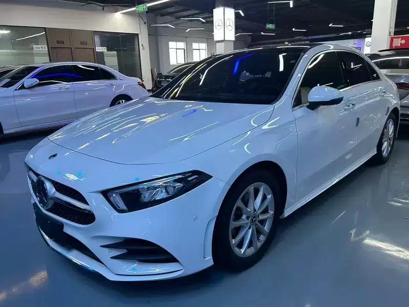 Mercedes-Benz A-Class 2019 A 200 L Sport Sedan First Edition — миниатюра 1
