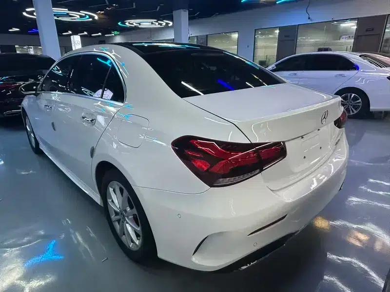 Mercedes-Benz A-Class 2019 A 200 L Sport Sedan First Edition — миниатюра 4