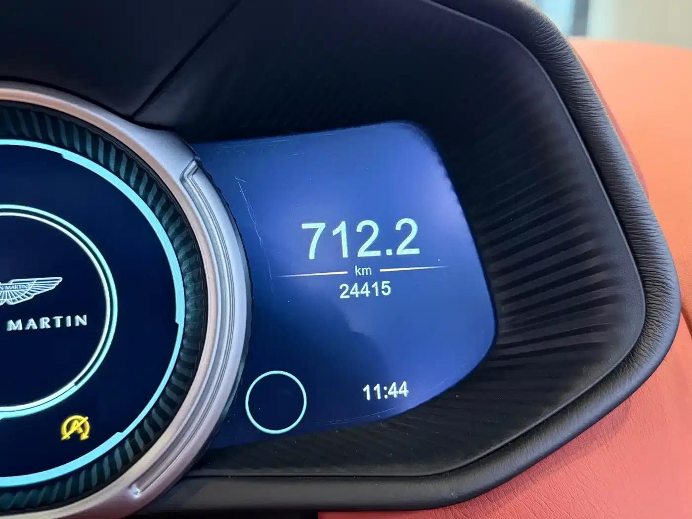 Aston Martin DB11 2019 4.0T V8 Volante — миниатюра 12