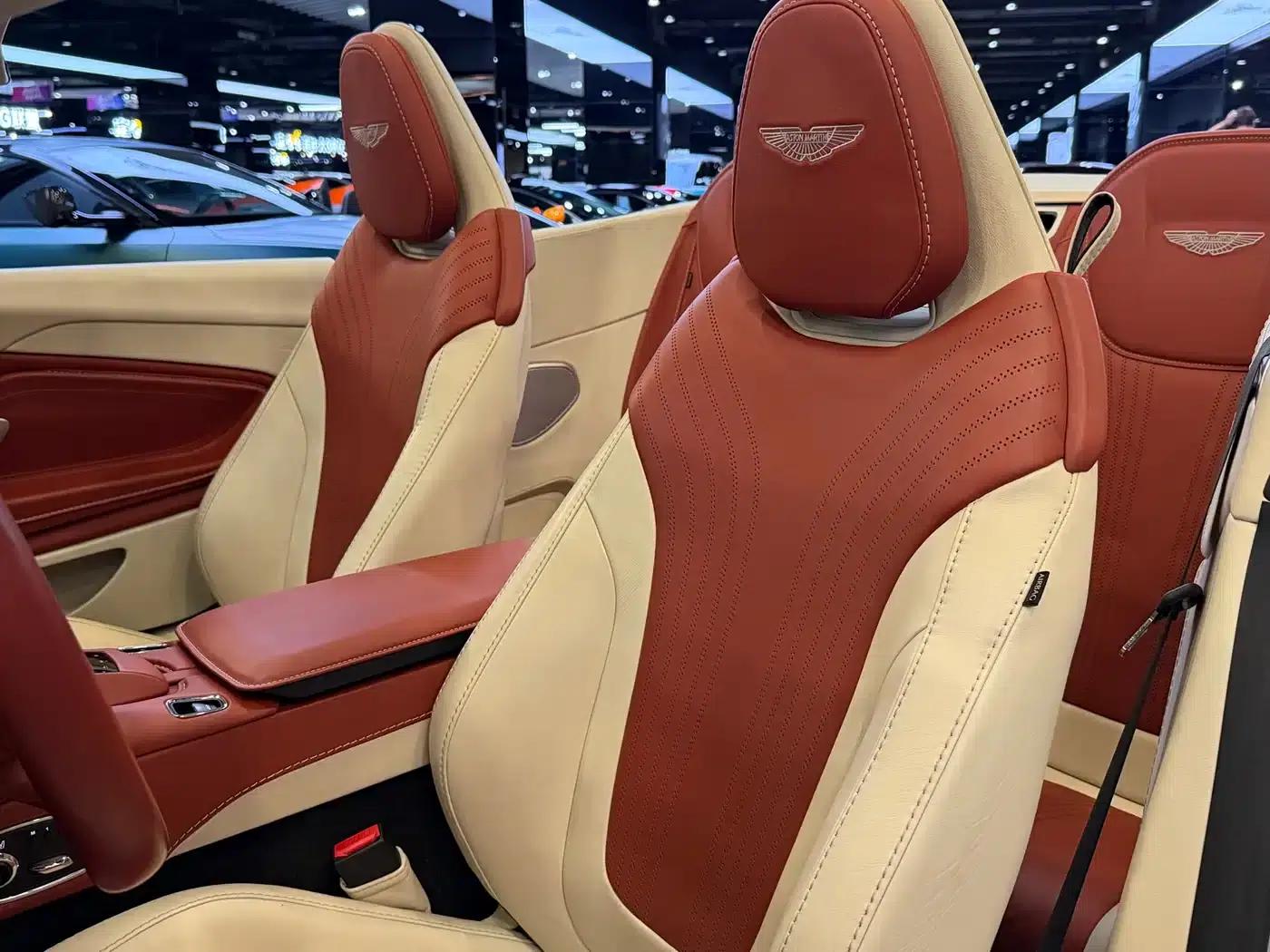 Aston Martin DB11 2019 4.0T V8 Volante — миниатюра 13