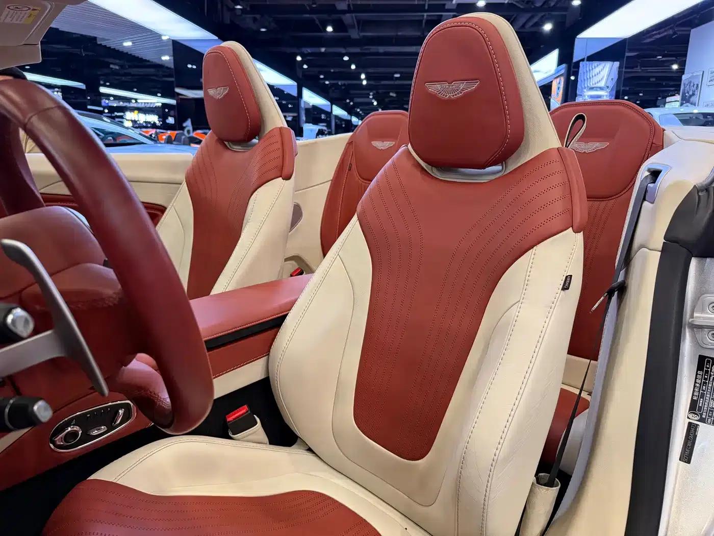 Aston Martin DB11 2019 4.0T V8 Volante — миниатюра 17