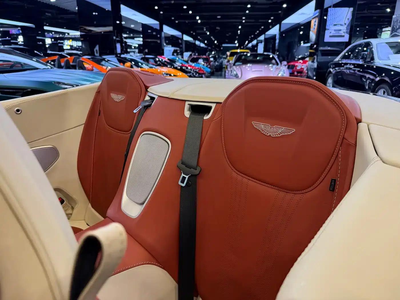 Aston Martin DB11 2019 4.0T V8 Volante — миниатюра 18