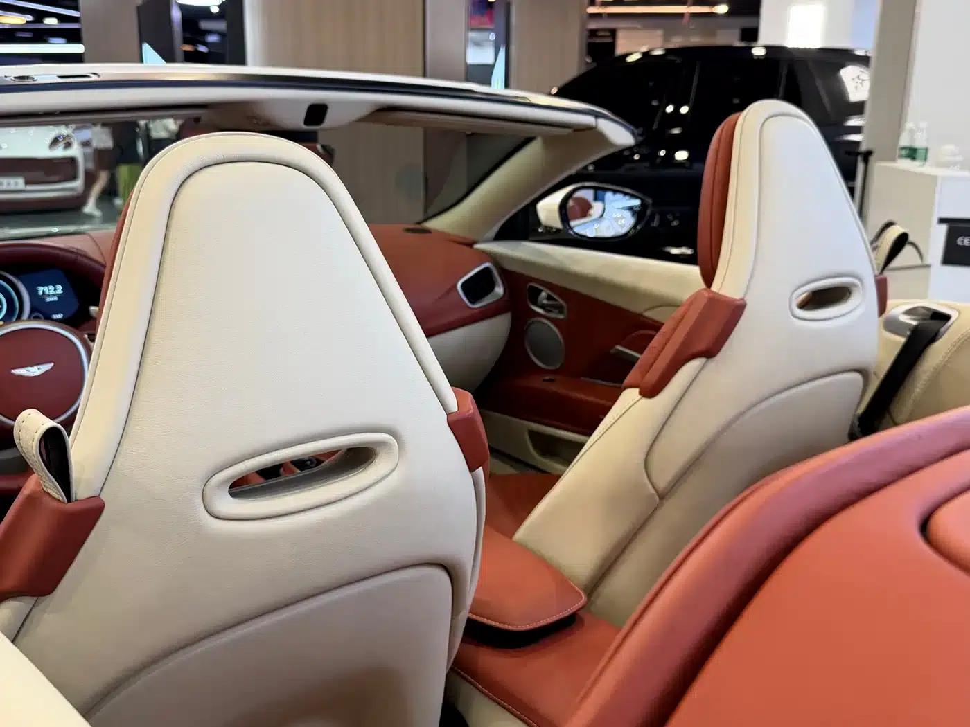 Aston Martin DB11 2019 4.0T V8 Volante — миниатюра 19