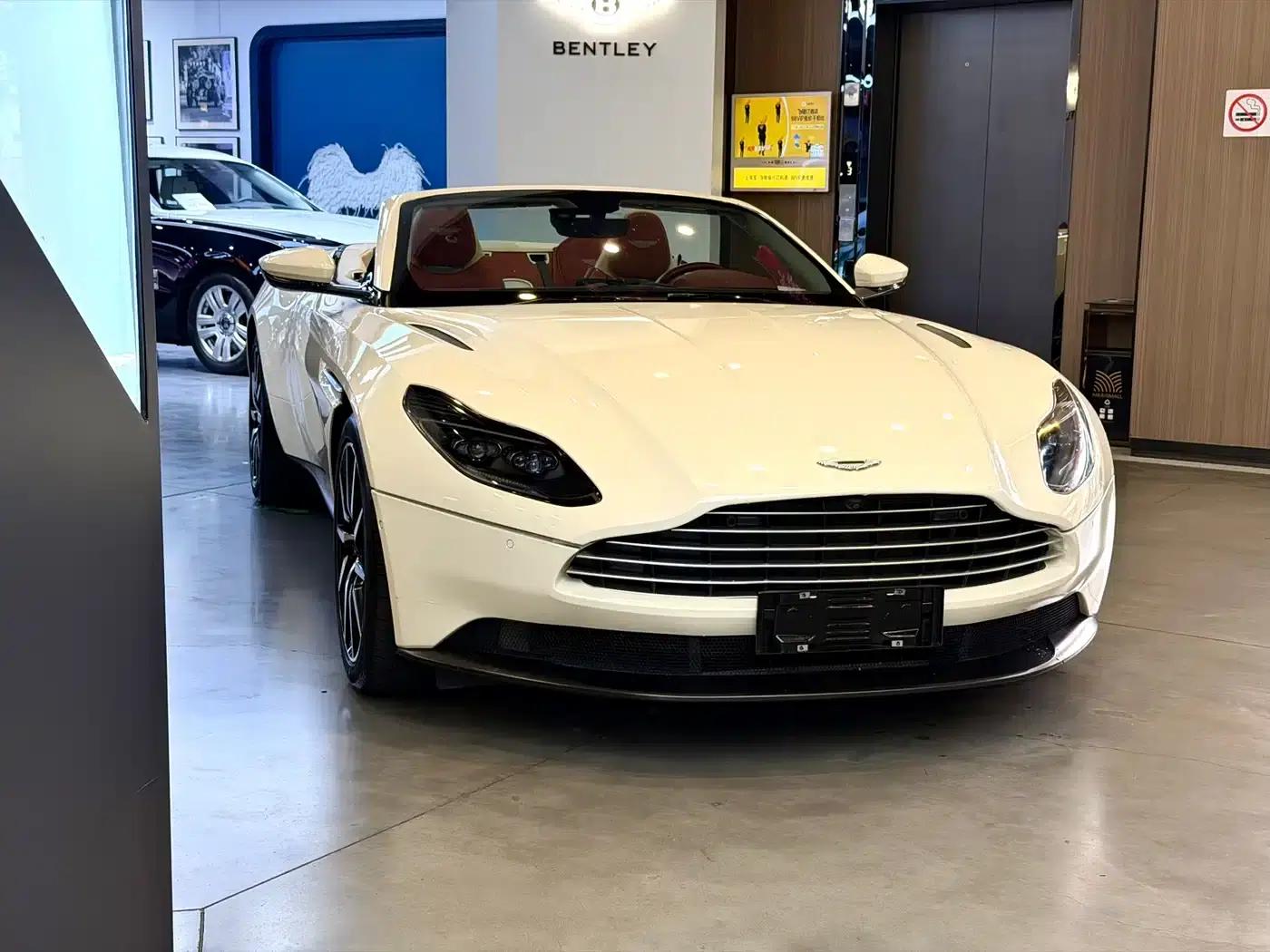 Aston Martin DB11 2019 4.0T V8 Volante — миниатюра 3