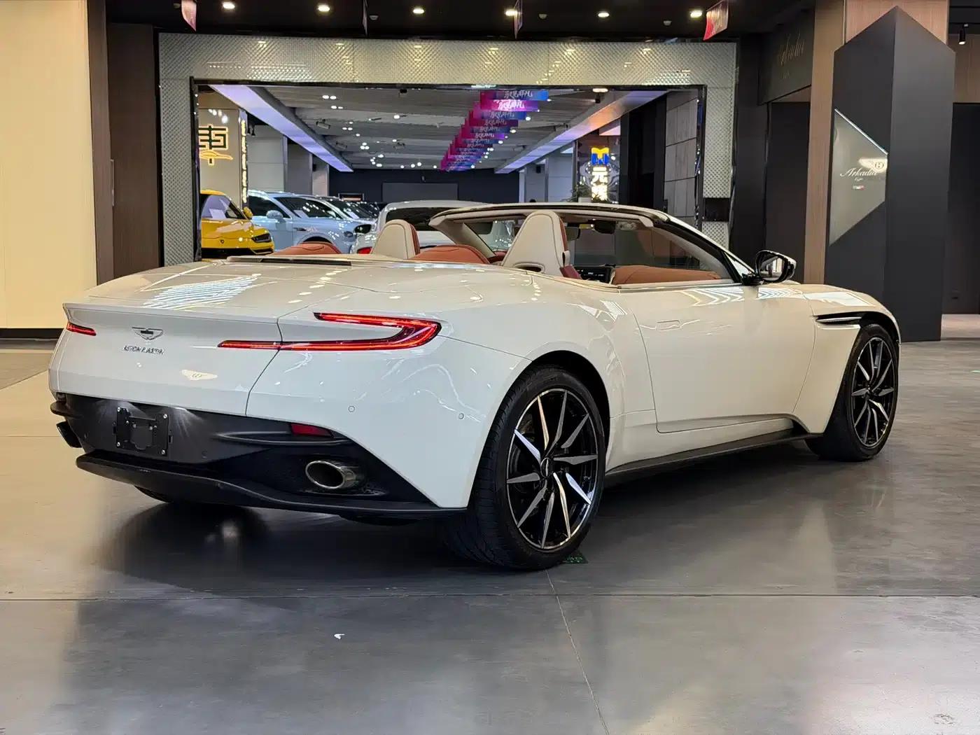 Aston Martin DB11 2019 4.0T V8 Volante — миниатюра 23