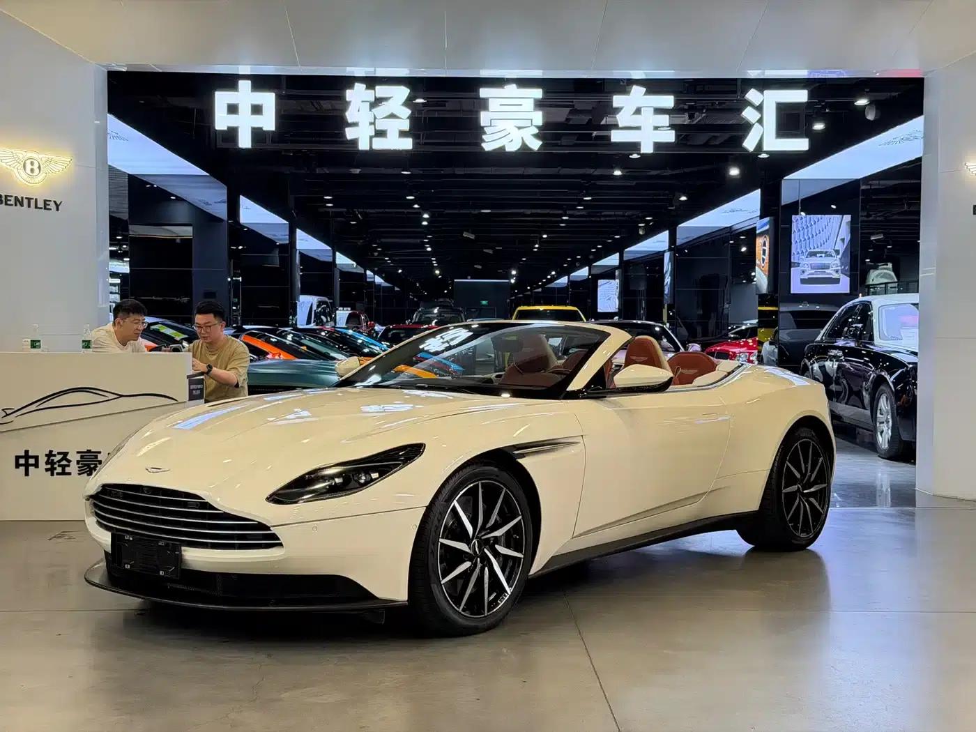 Aston Martin DB11 2019 4.0T V8 Volante — миниатюра 24