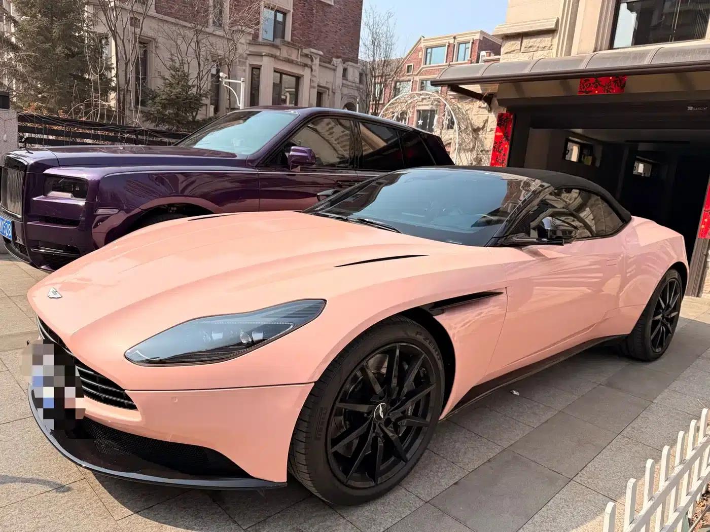 Aston Martin DB11 2020 4.0T V8 Volante — миниатюра 1