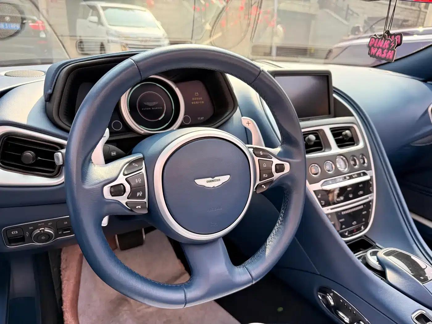 Aston Martin DB11 2020 4.0T V8 Volante — миниатюра 12