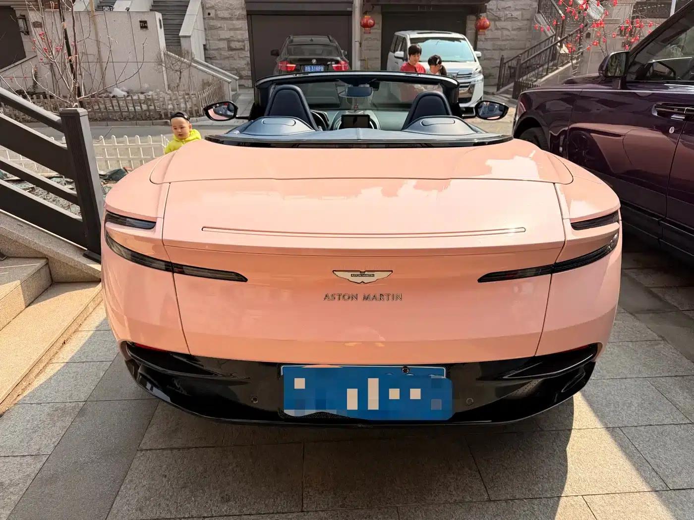 Aston Martin DB11 2020 4.0T V8 Volante — миниатюра 3