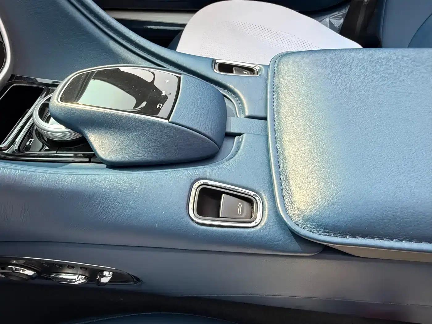 Aston Martin DB11 2020 4.0T V8 Volante — миниатюра 7