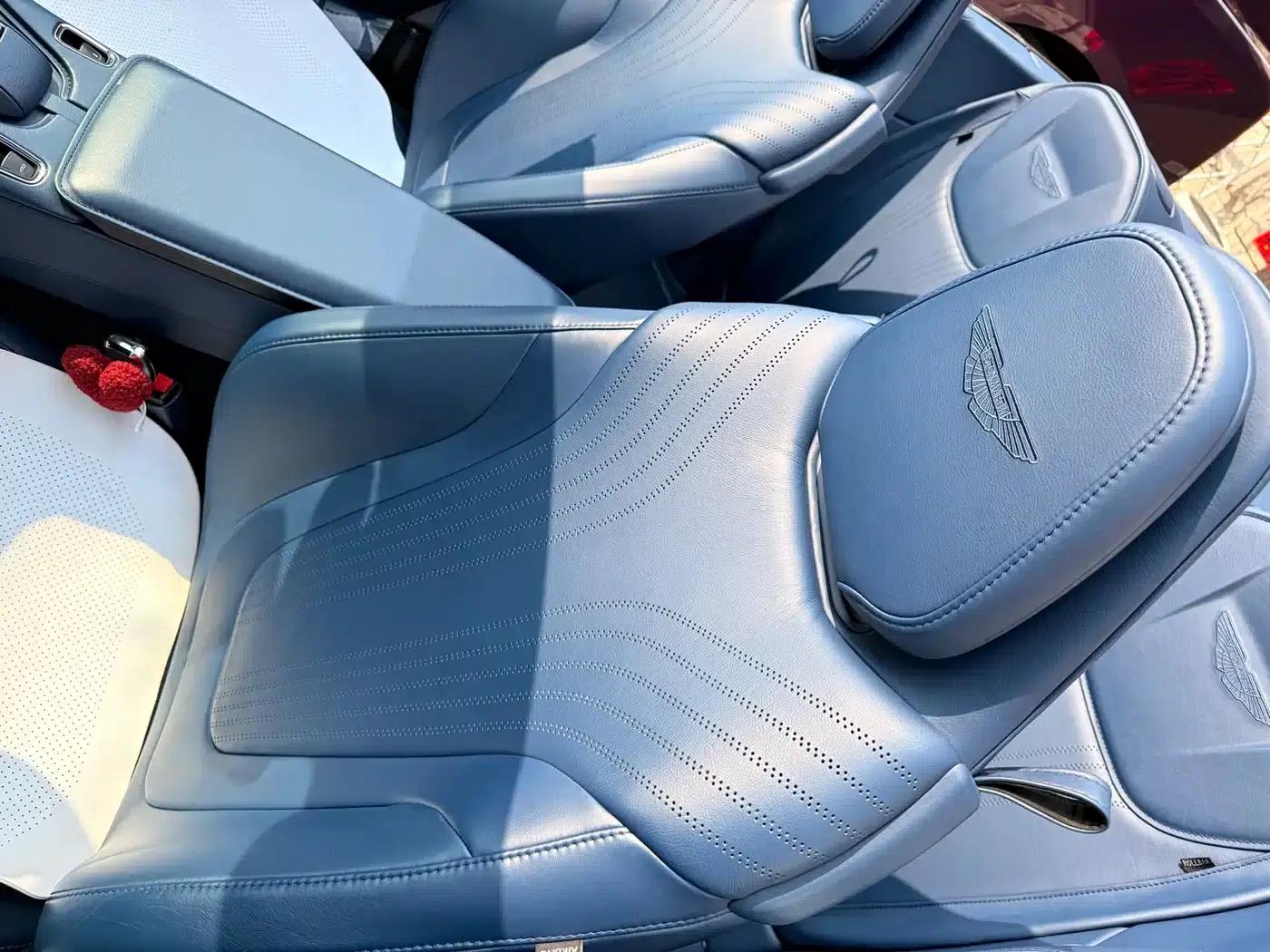 Aston Martin DB11 2020 4.0T V8 Volante — миниатюра 9