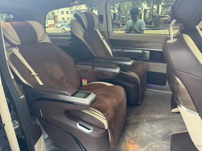 Mercedes-Benz V-Class 2022 V 260 L Long Wheelbase Luxury Edition — миниатюра 14