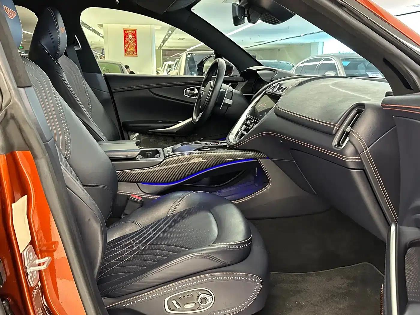 Aston Martin DBX 2021 4.0T V8 Silk Road Edition — миниатюра 12