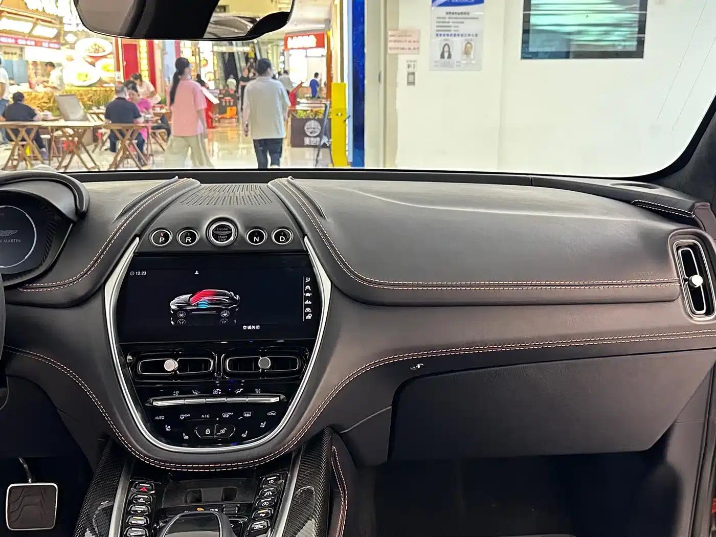 Aston Martin DBX 2021 4.0T V8 Silk Road Edition — миниатюра 18