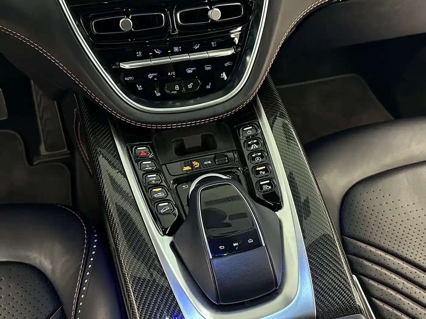 Aston Martin DBX 2021 4.0T V8 Silk Road Edition — миниатюра 20