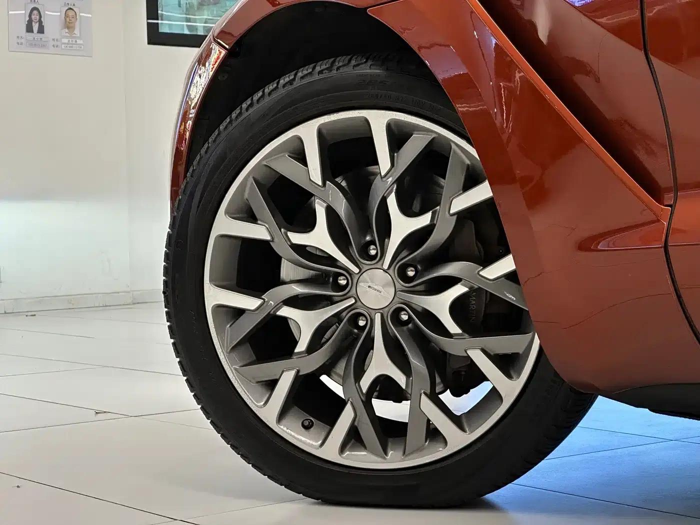 Aston Martin DBX 2021 4.0T V8 Silk Road Edition — миниатюра 24