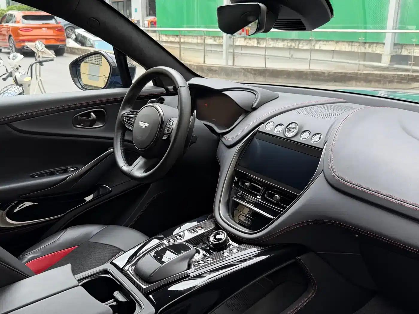 Aston Martin DBX 2023 4.0T V8 707 — миниатюра 11